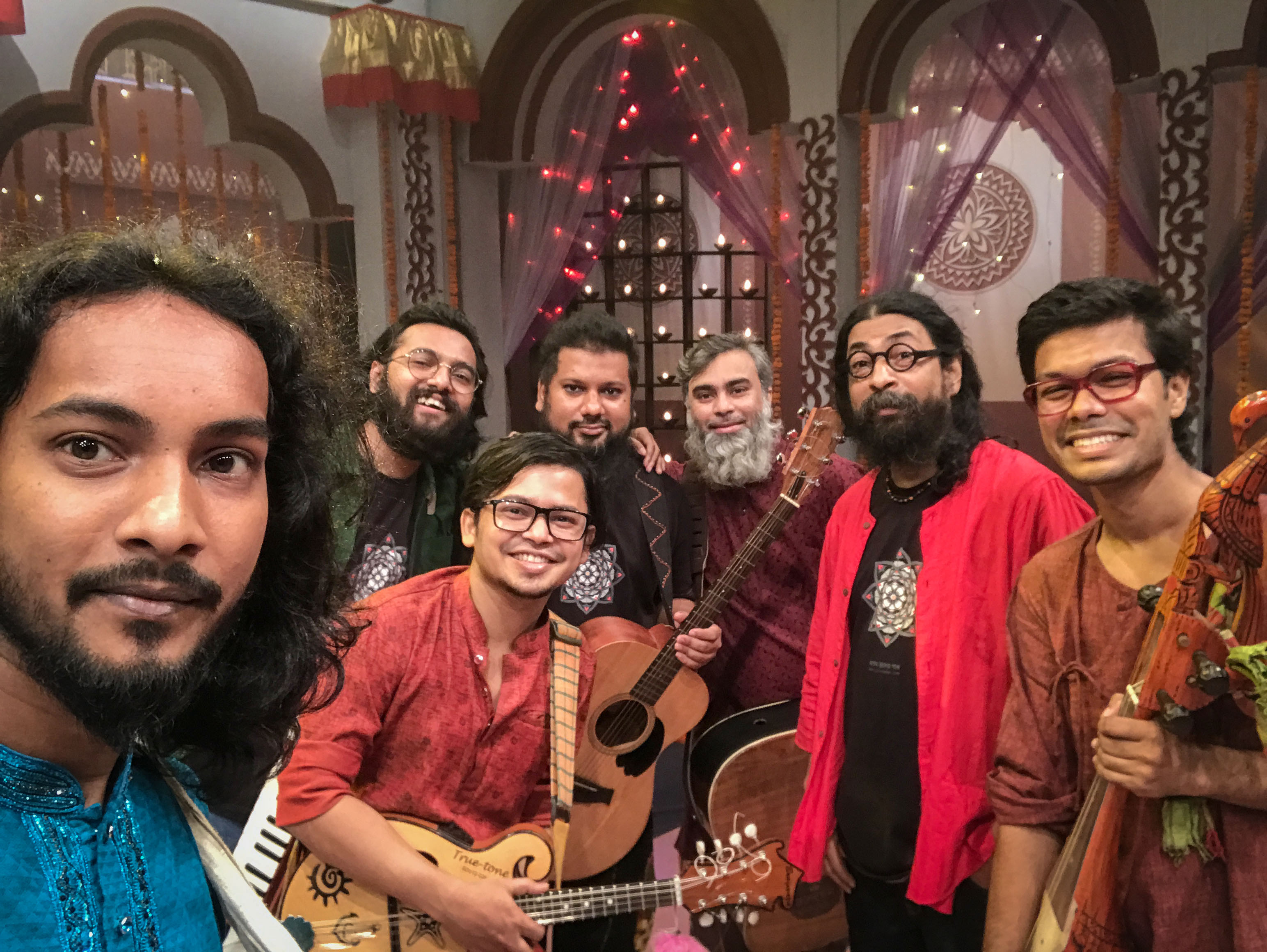 Saleh Samee with band Joler Gaan
